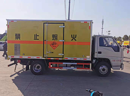 榆林爆破器材运输车工人安全操作规范与智能技术保障